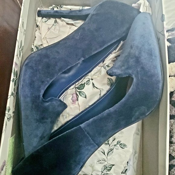 LC Lauren Conrad Runway Collection Velvet Women's High Heels NWB! - Picture 2 of 8